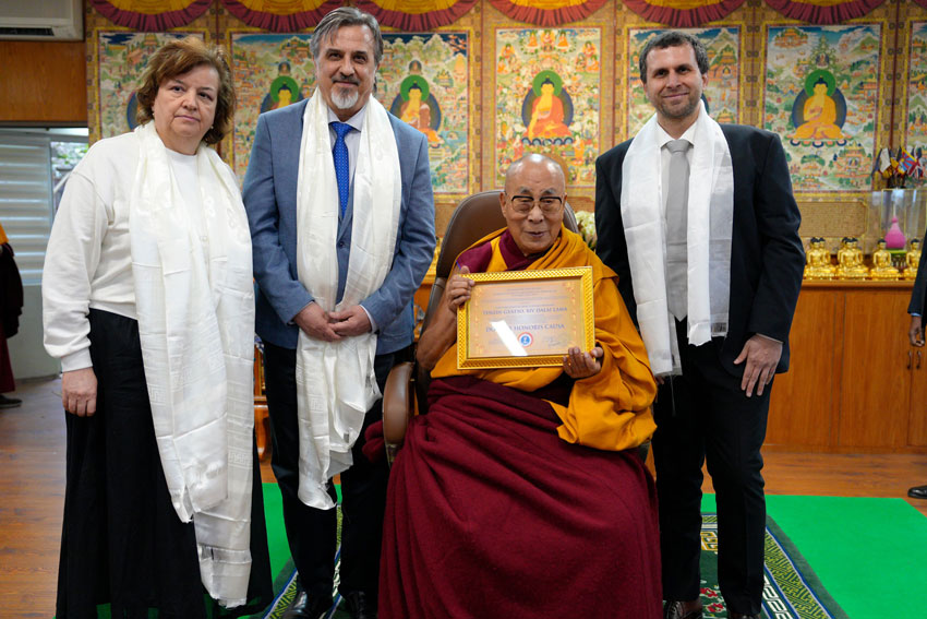 DALAI LAMA, DOCTOR HONORIS CAUSA AL UNIVERSITATII INTERNATIONALE DANUBIUS